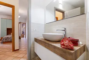Apartamento de férias 'Rustico Spagnol 1' com vista para o lago, piscina e Wi-Fi - Image 5