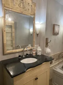 Beautiful, artistic, unique and beyond large and spacious apartment - Image 4