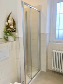 Cesira hus med stor trädgård vid sjön Orta - Image 2
