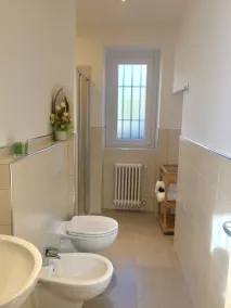 Cesira hus med stor trädgård vid sjön Orta - Image 3