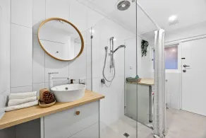 Bright 2-Bed Unit Near Scarborough Beach - Image 3