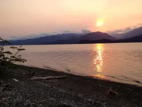 Picturesque Hood Canal Waterfront - Image 5
