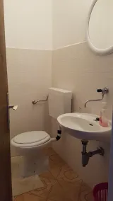 House Fani - Image 4