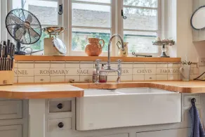 An impressive five bedroom country home in the heart of the Cotswolds - Barnsley Cottage - Image 3