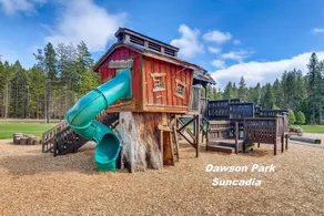 Beautiful Suncadia Home on Private 1 Acre Lot * Golf Simulator * Hot Tub - Image 4