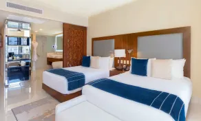 Spacious Two Bedroom Suite....Amazing Pools including a Lazy River - Image 4