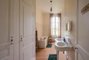 Sommerhus ved siden af ​​et slot. - Image 4