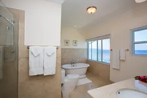 Luxusvilla mit 12 Schlafzimmern und 7 Morgen am Meer mit All-inclusive-Option. - Image 4