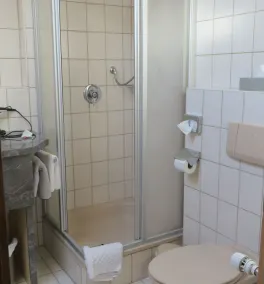 Vacation apartment for 2 - 5 persons, approx. 85 m², living/sleeping room, 2 bedrooms, kitchenette, 2 bathrooms, 2 balconies, terrace - Image 4