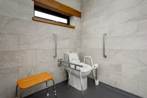 Spacious Wheelchair Accessible 2 Bedroom Cottage with Hot Tub - Image 5