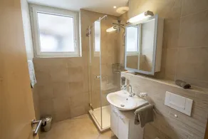 Allegra und Herzlich Willkommen in der Ferienwohnung Chasa Miramunt 6 - Image 5