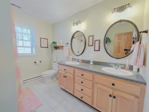 Perfect home for adventure! 2mi to Foxwoods, 15 min to Mystic, tour CT WineTrail - Image 5
