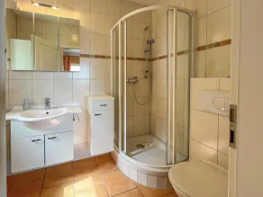 Wohnung mit Wasserblick und Abgeschlossenem Grundstück - Image 2