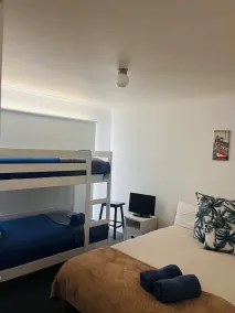 Cosy Family Home 500 metres from Red Rock Beach - Image 4