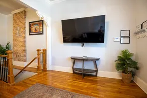 Historic Gem w/ Jacuzzi / Prime Streetcar Spot - Image 3