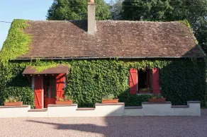 Ferienhaus mit Pool in einem ruhigen Dorf inmitten der Natur - Image 5
