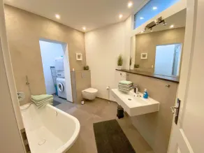 Beautiful, bright apartment with terrace - Image 2