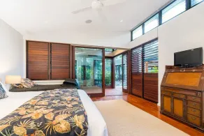 Pavilion 4,  beachside,  walk 300m through the dunes to Broken Head Beach. - Image 3