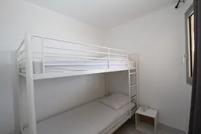 3 værelser ved strandpromenaden med pool og parkering - Image 3
