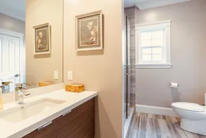 The Hudson House ❤️Luxurious 8 BR + 6 BA in Central Van with Jacuzzi and Sauna ❤️ - Image 4