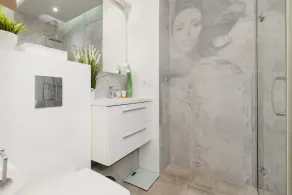 Bright Apartment with Balcony | 15 min to Metro - Image 3