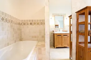 Luberon, charmerende hus med privat pool, 3 soveværelser, 2 badeværelser, udsigt, stille, ikke isoleret - Image 4