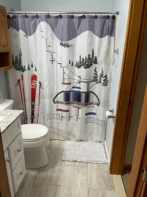 Family Getaway in the Heart of North Conway ~ Sleeps 13~ Pool~ Game Room ~ 5BR - Image 4