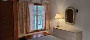Lakefront Rustic 1930s dog friendly Cabin w/lg screened porch near Lake George - Image 3