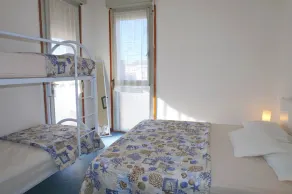 Beautiful Apartment With Shared Garden - Image 3