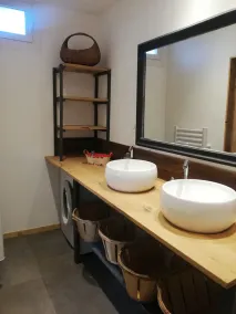 Self-contained accommodation, private grounds, jacuzzi, near Avignon, Nîmes, Arles - Image 3