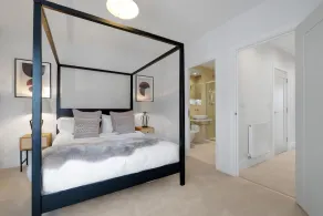 Design-Led Luxurious Townhouse Prime Location W/ Parking - Image 4