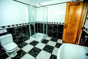Smuk, moderne, rummelig villa; sover 15. Privat pool og jacuzzi - Image 3