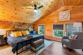 3BR 2BA w/ King Bed/Hot Tub in Heart of RRG - Image 3