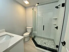 Blue Water Hideaway...Awesome renovation...Incredible River Views...Free Wifi - Image 2