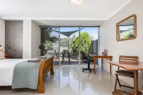 Beautifully renovated studio apartment in Fremantle - Image 5