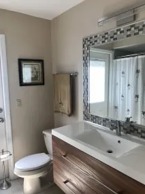 Clean, Beautiful Home w/Large Private Pool - Image 4