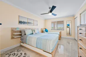 Beautifully renovated top floor condo with lake view, minutes from the beach - Image 5