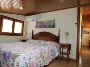 Beachside Getaway: Private Pool, Pet-Friendly, Free WiFi, Air Con, Near Dog-Friendly Beach - Image 5