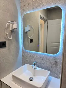 Hotel Azure - Image 3