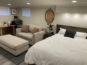 Beautiful & Large Garden Level Studio - Image 5
