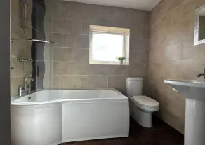 Eye Road Retreat - Image 3