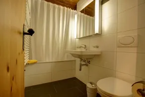 2-room flat with lake view on the 3rd floor - Image 2