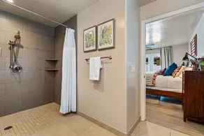 Cushy 5-Star Home: BBQ, 7-Bed, Bball Hoop, Netflix - Image 3