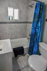 Cozy upper unit great for family visiting Zoo medica campus and downtown - Image 3