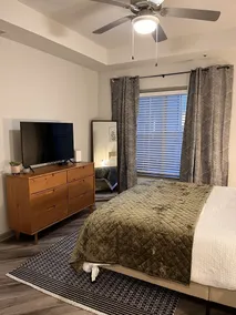 1 Bedroom Unit With Great Lighting - Image 4