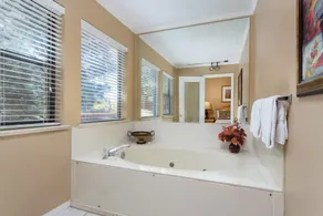 Wyndham Flagstaff Resort | Suite mit 2 Schlafzimmern, 2 Bädern und Balkon (Queen-Bett) - Image 4