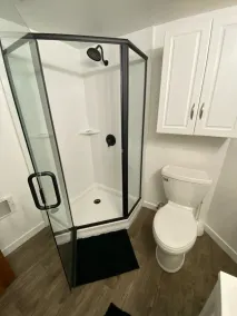 Spacious 2Bdrm walkable to UW, Shopping and More - Image 4