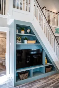 Beach Hive - 1 Bed/2 Loft Lakeside Cottage w/ HOT TUB! - Image 2