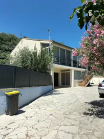 Apartment in beautiful villa in quiet neighborhood with swimming pool - Image 5