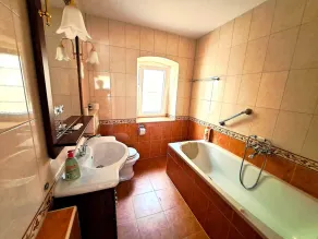 Lovely three-bedroom villa with a serene garden, offering privacy and comfort. - Image 3